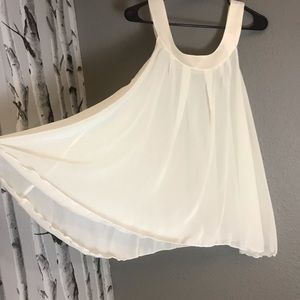 Sheer elegant tank. 🌹